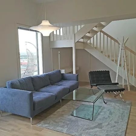 Luxury Penthouse In The City! טמפרה